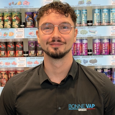 Yoann, conseiller de la boutique Bonne Vap Semécourt
