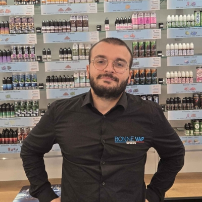 Alexis, conseiller de la boutique Bonne Vap Moulins-lès-Metz