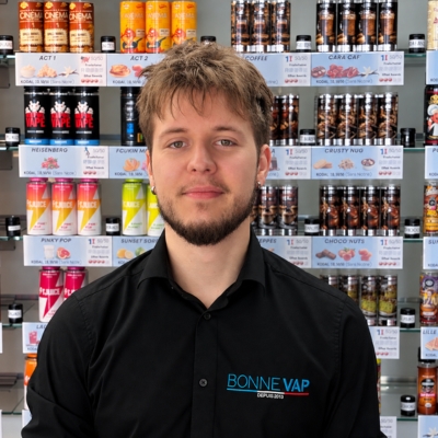 Théo, conseiller de la boutique Bonne Vap Pont-à-Mousson